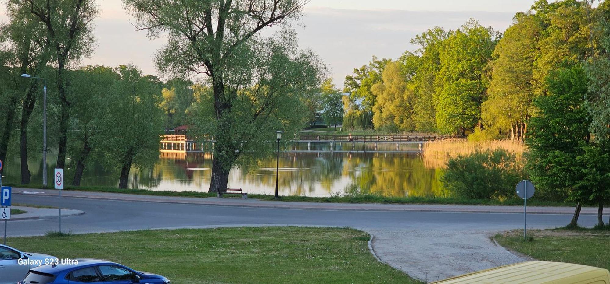 Apartament W Centrum Z Widokiem Na Jeziorko Kętrzyn Buitenkant foto