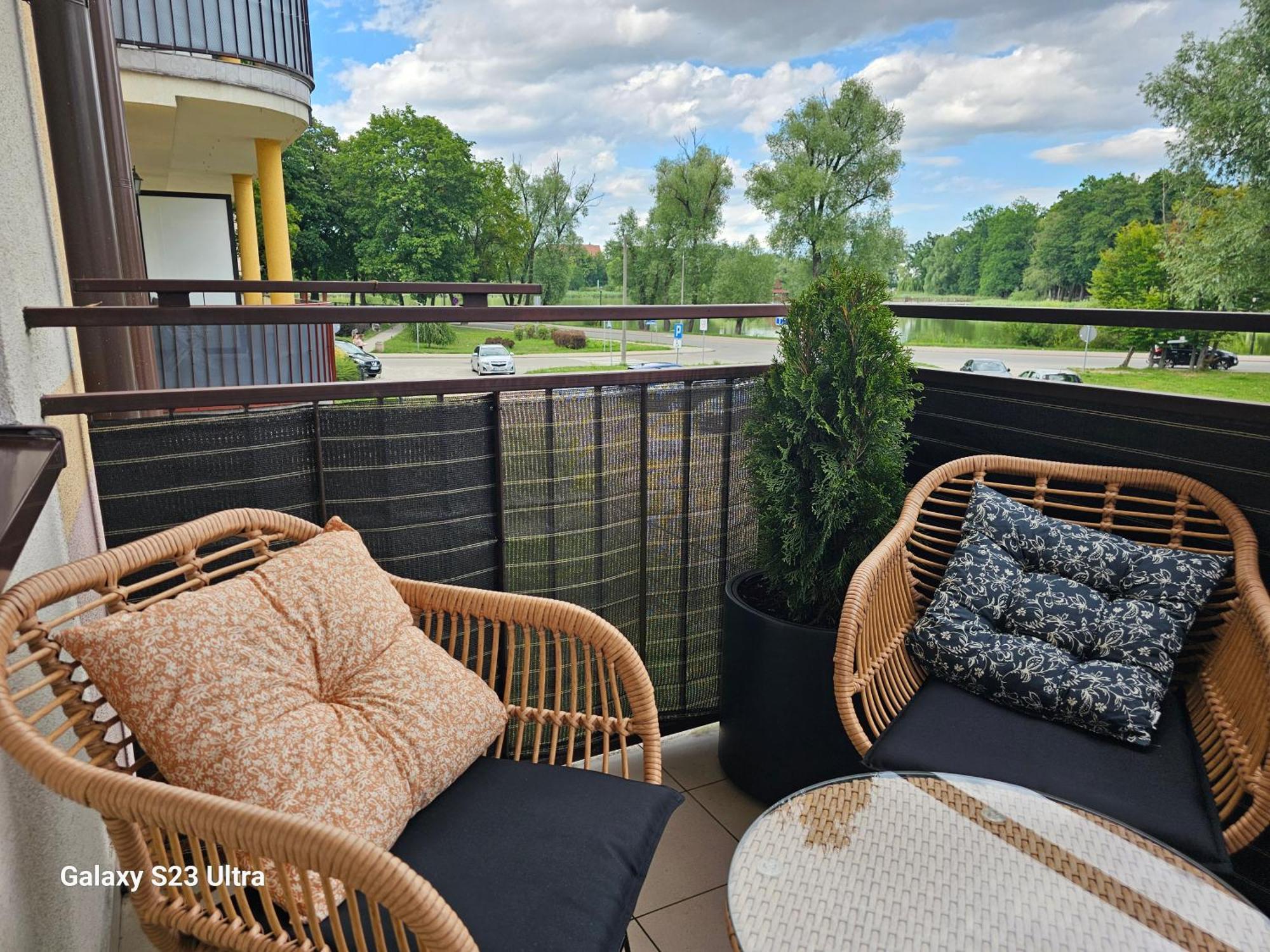 Apartament W Centrum Z Widokiem Na Jeziorko Kętrzyn Buitenkant foto